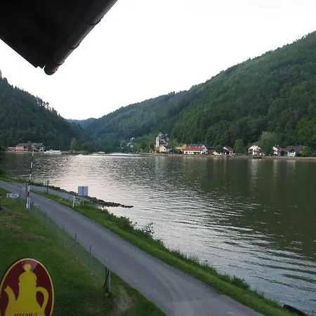Idylle Am Donauufer Gasthof *